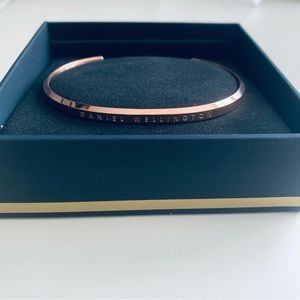 NWOT Daniel Wellington Rose Gold Cuff Bracelet